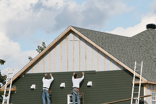 Professional Siding technician working in Roosevelt, NY